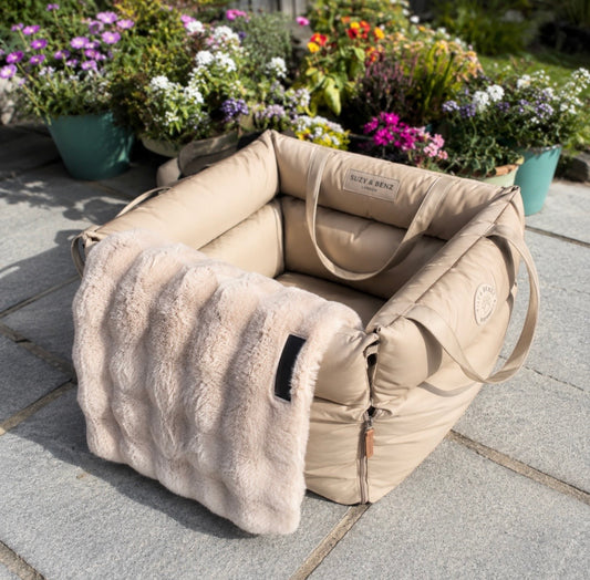 3-in-1 Dog Car Seat, travel bed & Carrier + Blanket