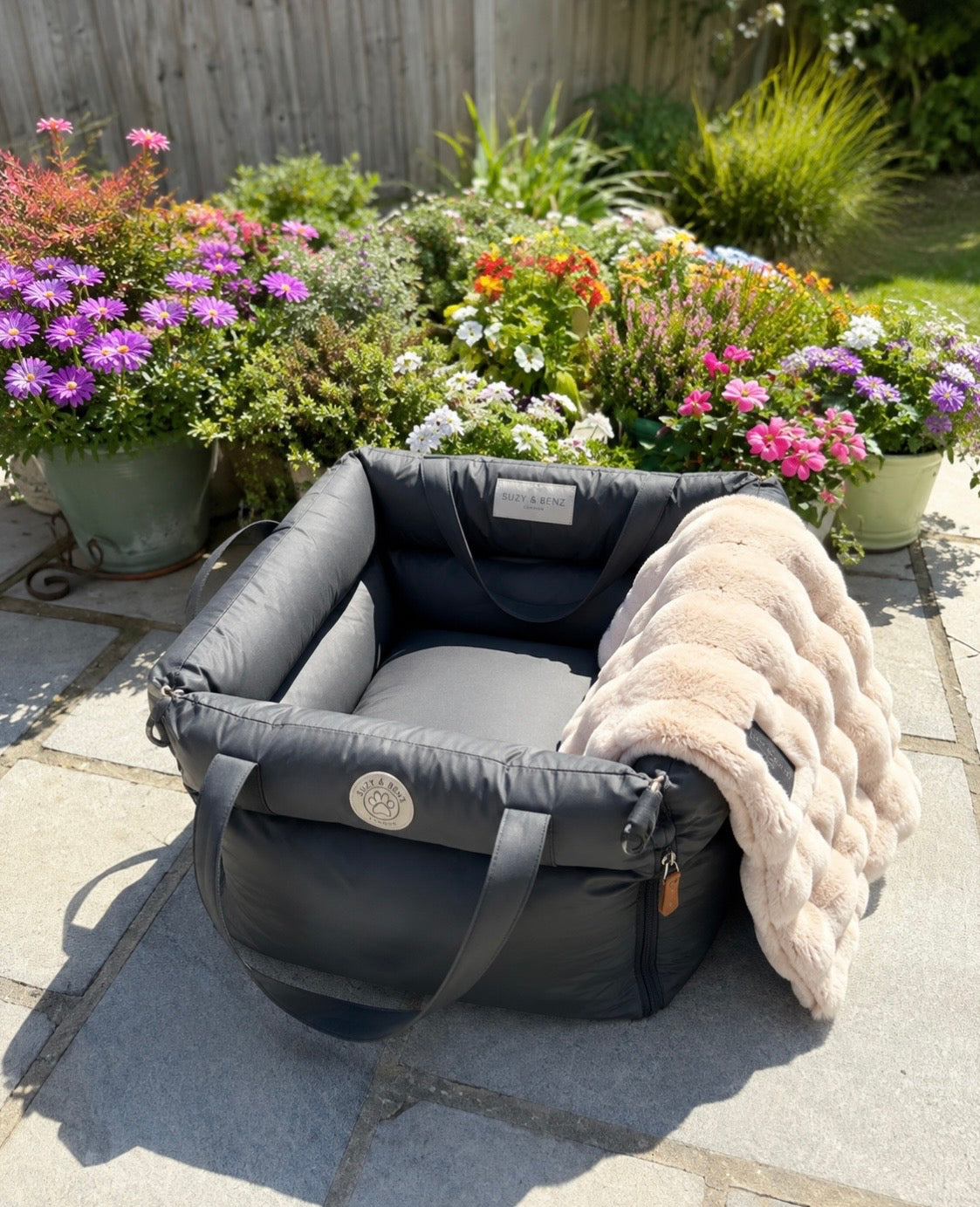 3-in-1 Dog Car Seat, travel bed & Carrier + Blanket
