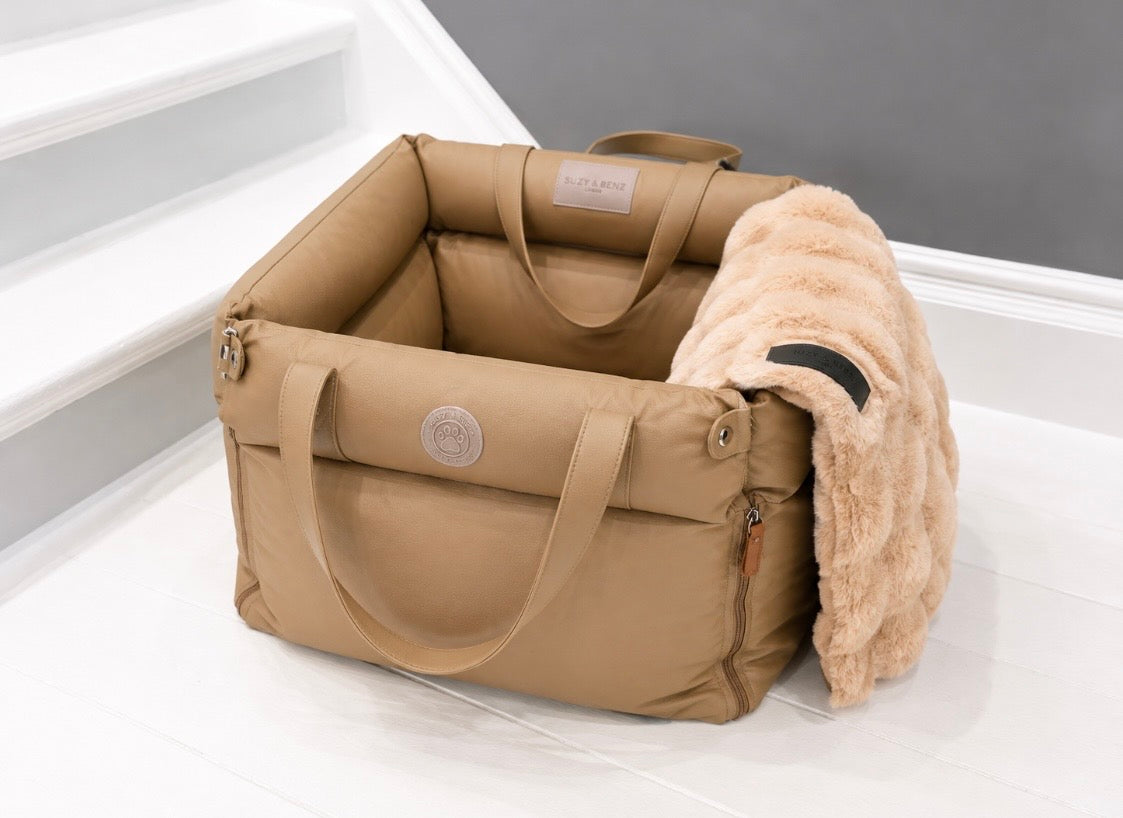 3-in-1 Dog Car Seat, travel bed & Carrier + Blanket