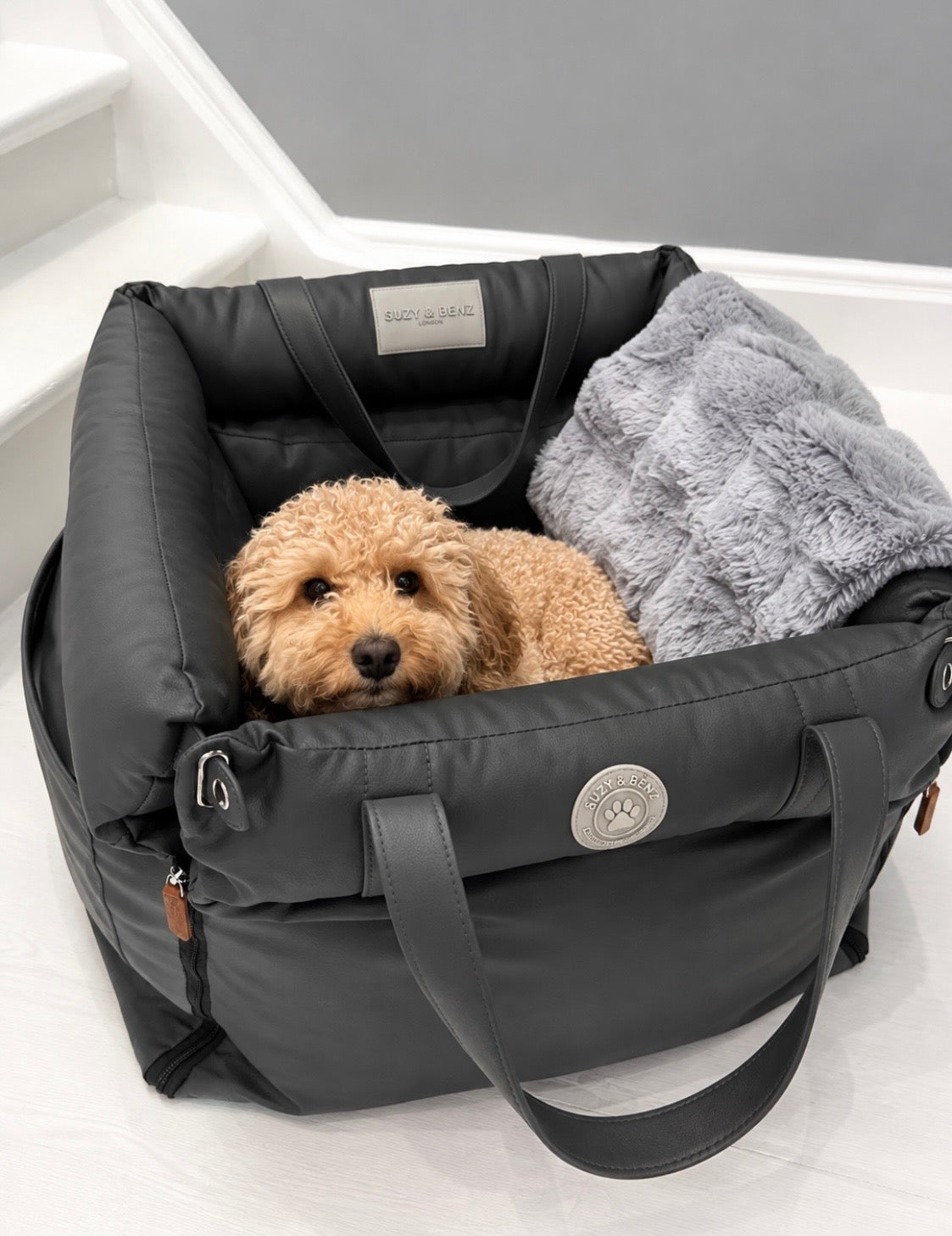 3-in-1 Dog Car Seat, travel bed & Carrier + Blanket